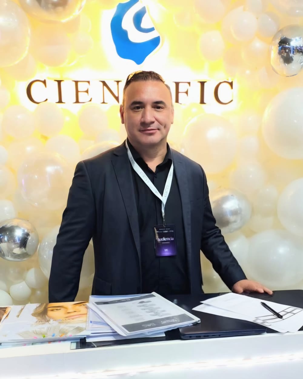 Dr. Gustavo Zalazar